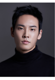 김수호 상반신.png